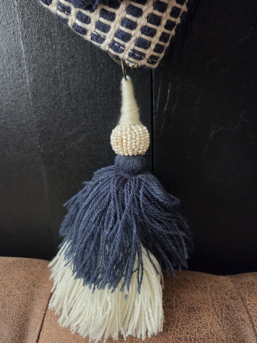 Universal Thread Navy and Cream Half-Moon Shaped Clutch - Picture 2 of 7
